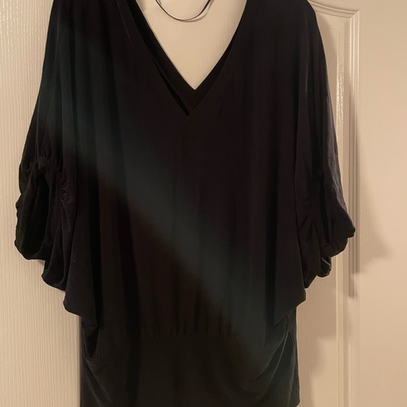 ❓Guess 3/4 length sleeve top NWOT - Picture 3 of 5